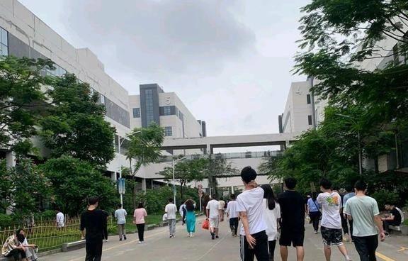 向广东打工者致敬:电子厂、机械厂、制衣厂上班12小时BB电子 BB游戏还要上夜班