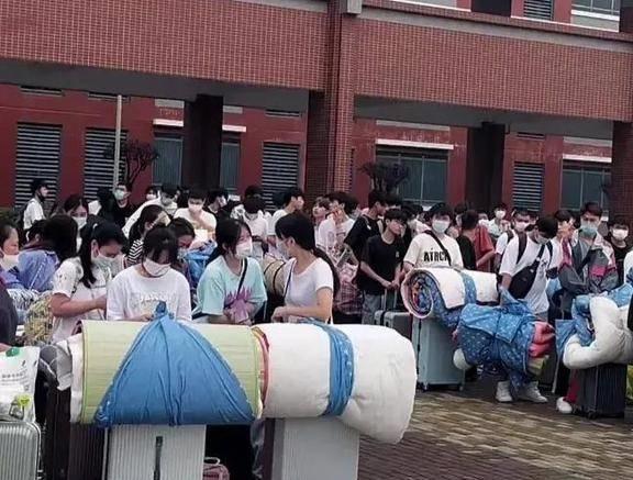 向广东打工者致敬：电子厂、机械厂、制衣厂上班12小时BB电子 BB游戏还要上夜班(图6)