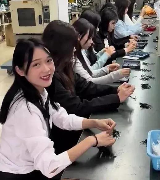 向广东打工者致敬：电子厂、机械厂、制衣厂上班12小时BB电子 BB游戏还要上夜班(图8)