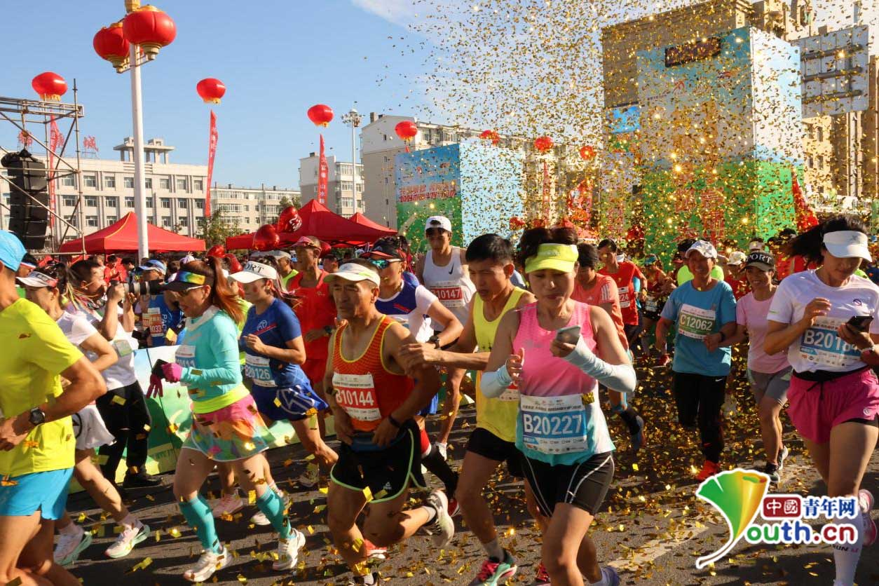 5000名选手“粮都”起跑 2023BB电子 BB平台富锦半程马拉松赛事收官(图2)