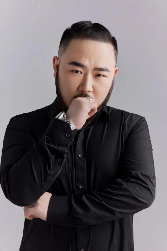 BB电子 BB电子网站 入口设计师左九：缔造高端大牌风格箱包让普通人也能尽享奢华与品质(图2)