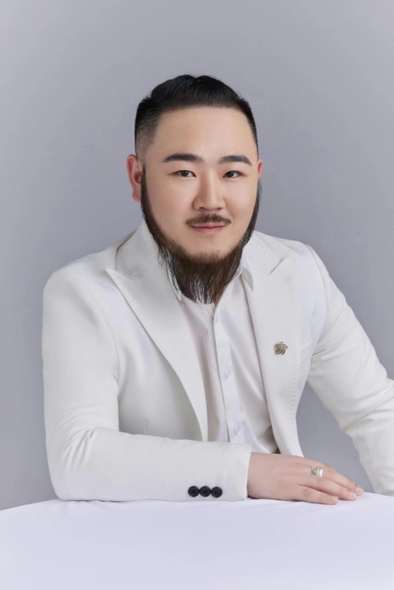 BB电子 BB电子网站 入口设计师左九：缔造高端大牌风格箱包让普通人也能尽享奢华与品质(图3)
