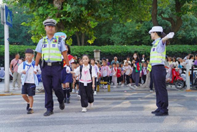 BB电子 BB电子的网站`入口东湖评论：上好“开学第一课”助力学生健康成长(图2)