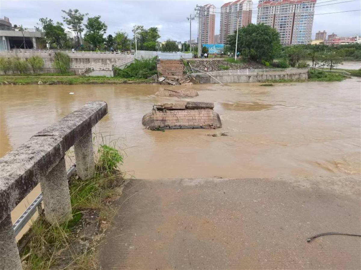 极端暴雨袭福建：箱包厂货品和机器被冲走 一座桥梁深夜垮塌BB电子 BB电子的网站`入口(图3)
