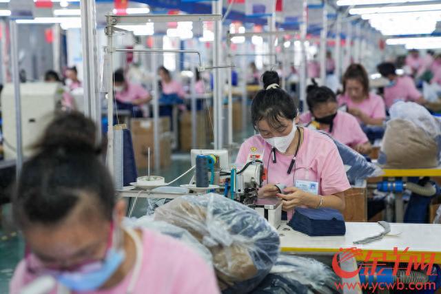 就业岗位送到“家门口”让留守儿童不再留守｜走万水千山 看共同富裕BB电子 BB电子的官网(图1)