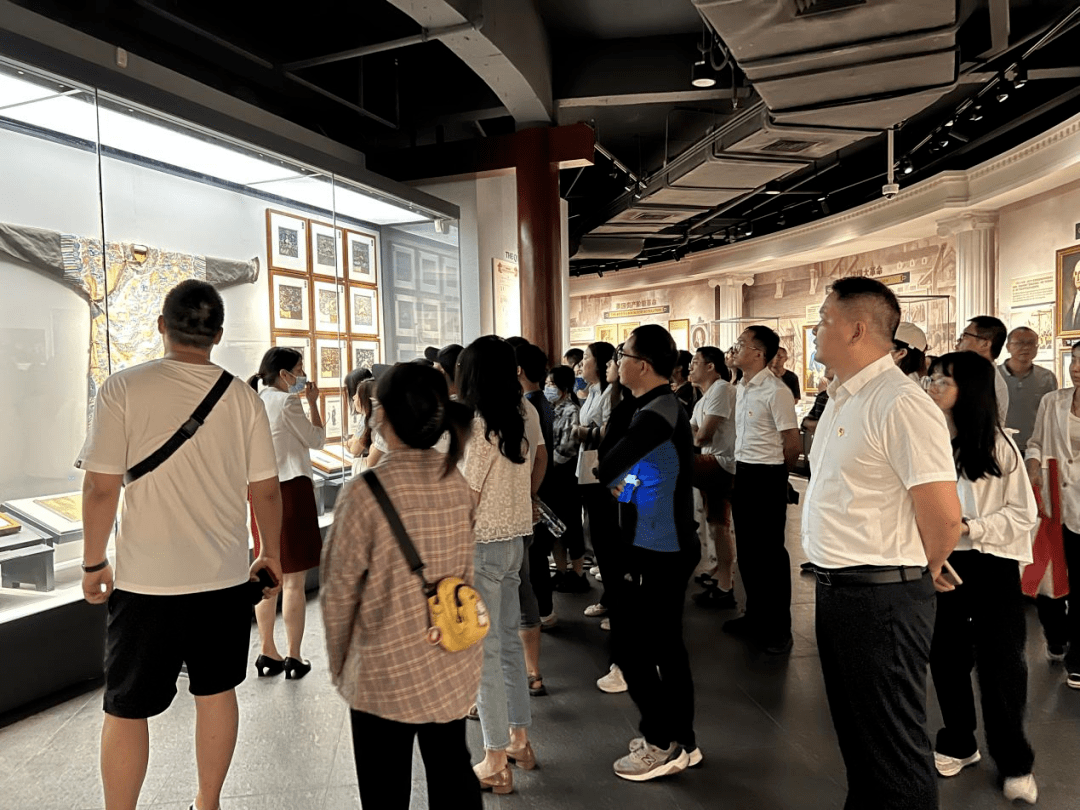 BB电子 BB电的app松山湖主题党日 在铮铮誓言中感悟初心在铭记历史中砥砺前行(图3)