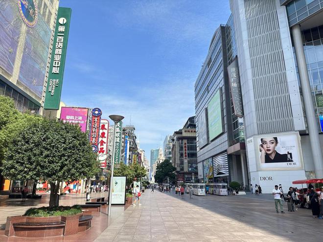 BB电子 BB电子的官网上海南京东路商圈“批量”上新(图2)