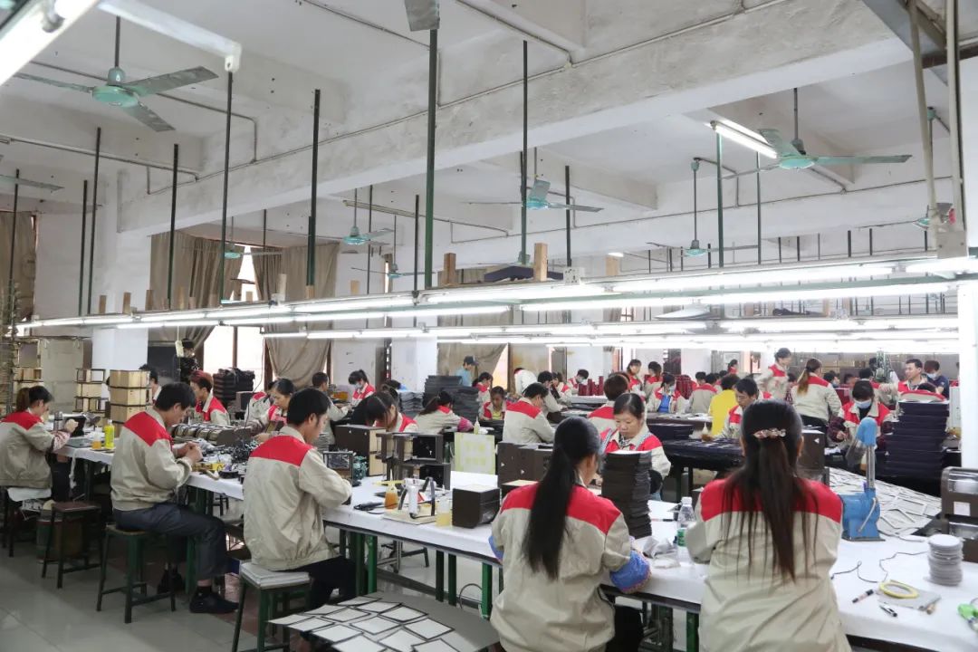 BB电子 BB电子的游戏惊艳！万江制造的箱包亮相“两国四展”你见过吗？(图3)