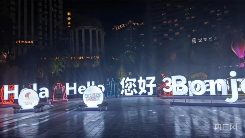 BB电子 BB电子的网站`入口【进博会时刻】进博集市20回归南京路步行街 在上海市中心也能买到会同款商品(图5)