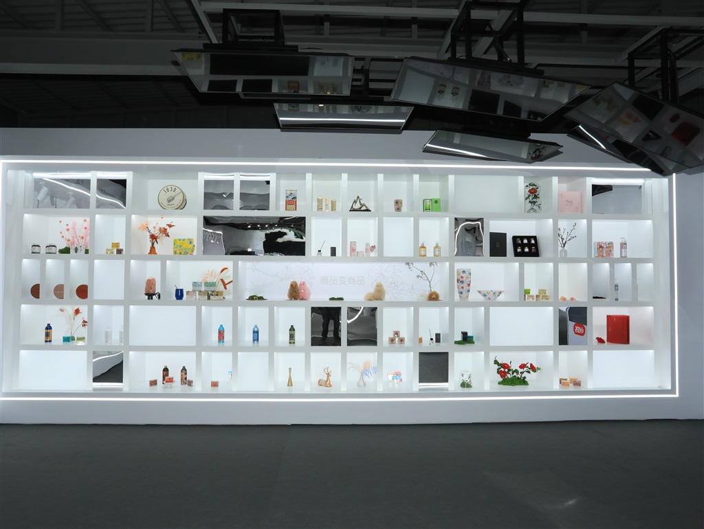 BB电子 BB电子的游戏展90个本土精品、海外优品进博故事 上海人文交流馆亮相第六届进博会(图7)