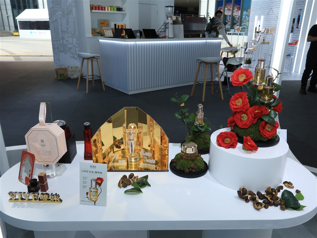 BB电子 BB电子的游戏展90个本土精品、海外优品进博故事 上海人文交流馆亮相第六届进博会(图9)