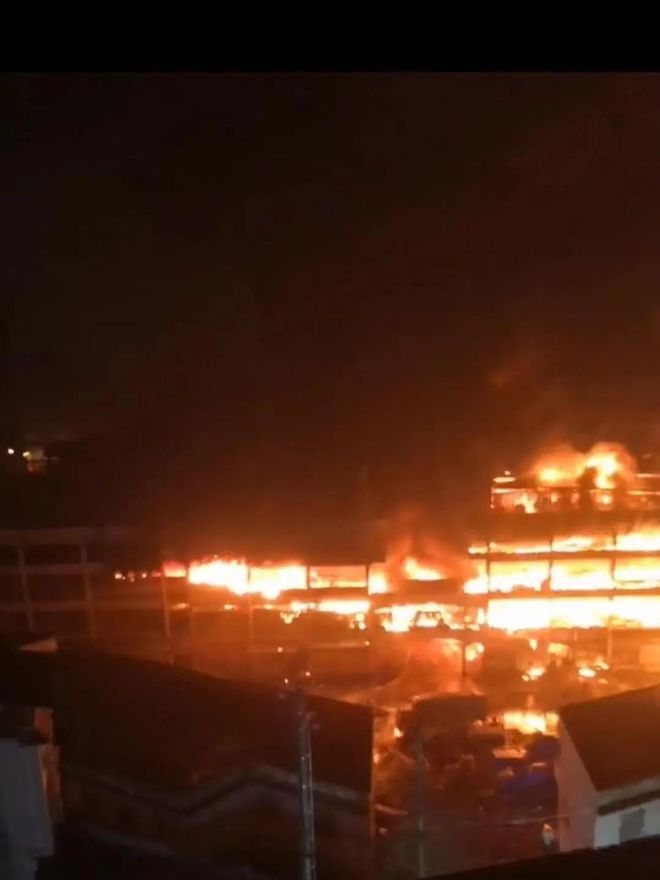 BB电子 BB电子的游戏湖南一批发市场发生火灾烧了一夜(图2)