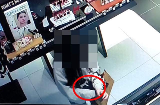 为打造网红美妆博主人设女子BB电子 BB电子的网站`入口连续盗窃多家彩妆店样品(图1)