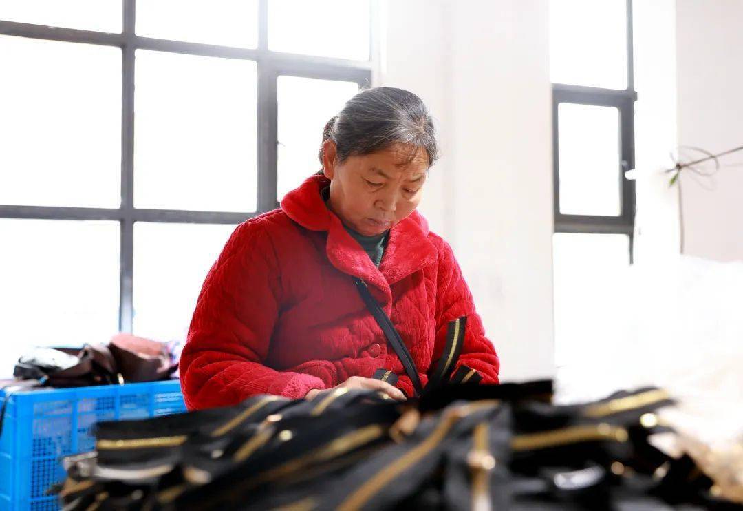 新年新计划！大龙品彩箱BB电子包发展忙(图3)