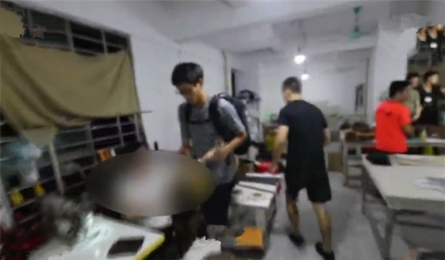 BB电子“报关单” 牵出大案！跨国制售假包服饰案告破 案值近18亿元(图1)