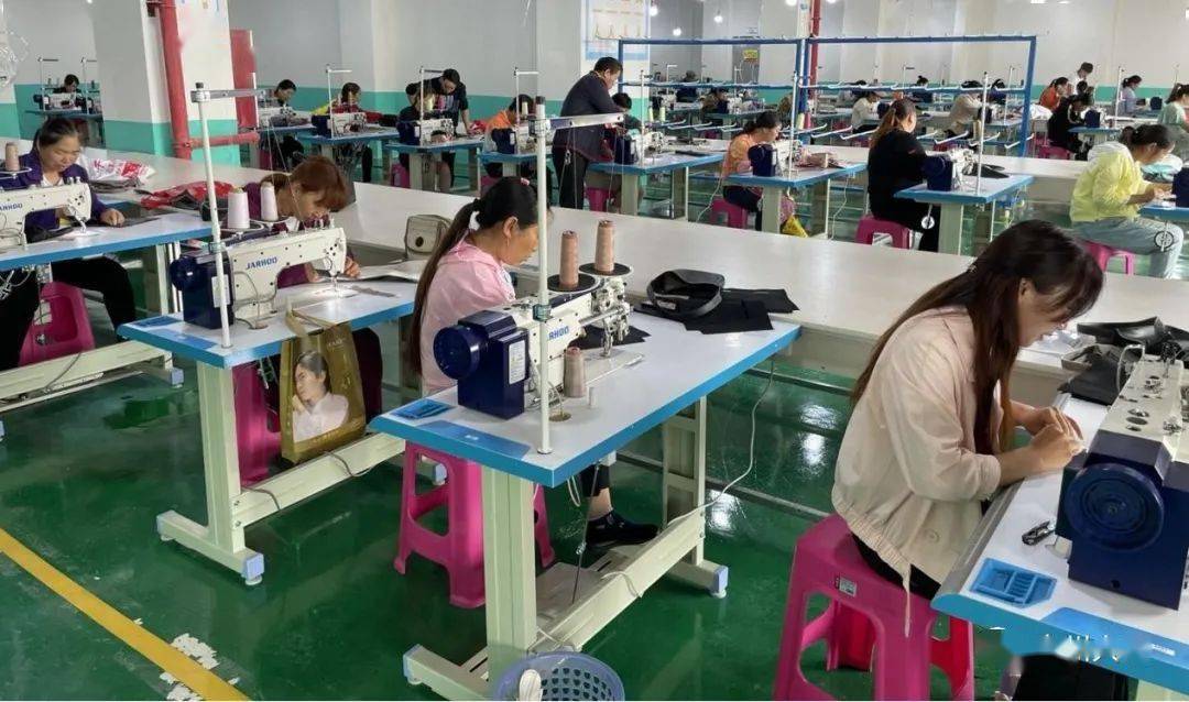 【文明盘州】金秋小区来了一家皮革厂 将年产BB电子50万只手袋(图5)