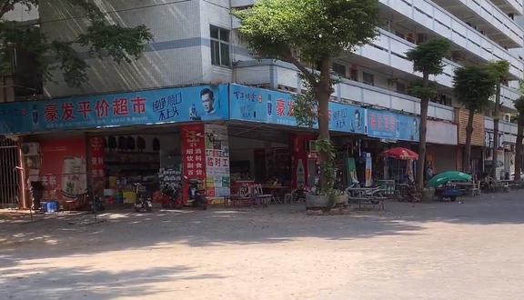 东莞黄江：10万人厂撤离商业街全部关门一铺难求成烫手山(图6)