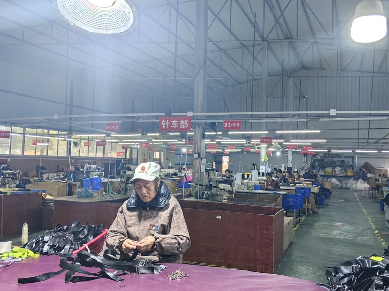 BB电子仁怀市九仓镇：扶贫车间生产火热 群众家门口增收致富(图2)
