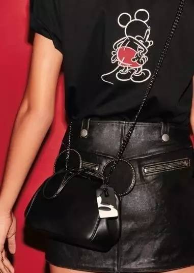 BB电子箱包)Coach X Disney Mickey锁吻包(图2)