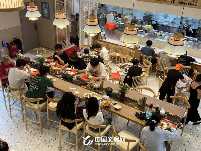 义乌箱包女王：曾经资产过亿现在每天卖18小时包子！BB电子(图3)