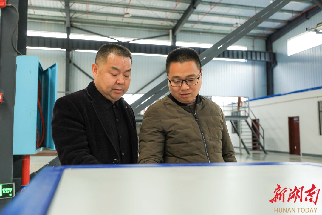 BB电子关注重点项目 会同：新增年产3000吨拉链染色项目建设 激发箱包产业发展新动能(图2)